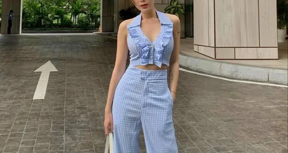 outfits de dos piezas con crop tops